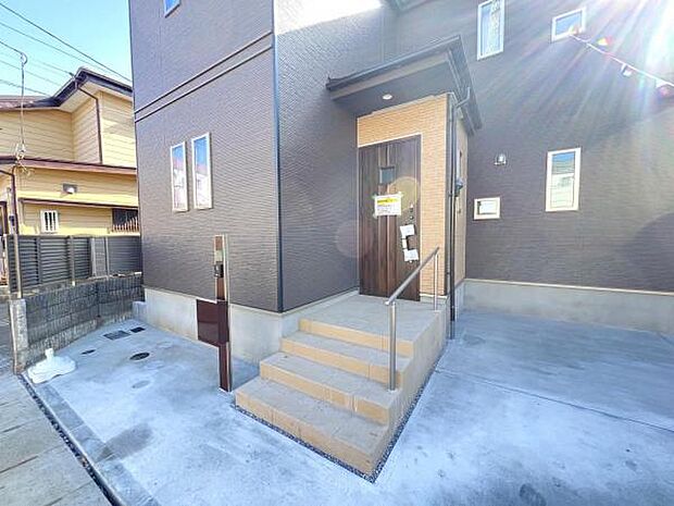 散らかりがちな玄関もスッキリの玄関収納付。