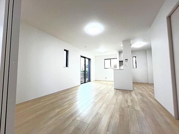 リビングダイニングになります。ご家族そろっての素敵な空間になりそうですね。