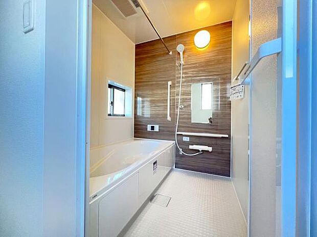 スタイリッシュな浴室で1日の疲れをゆったり癒されるのもいいですね。