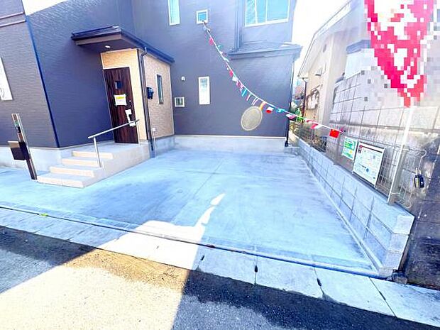 駐車場ももちろん完備しておりますのでお車所有の方にも心強いです。