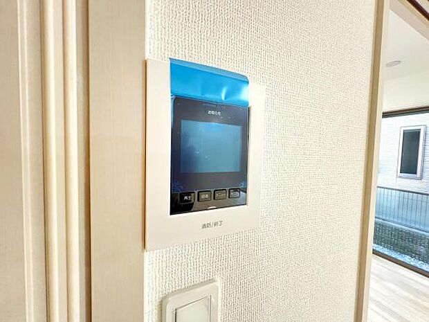 モニター付きインターフォンもうれしい標準装備です。