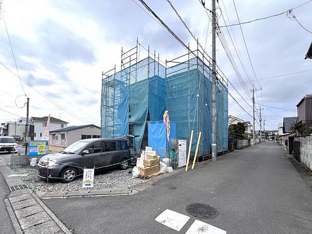 前面道路を含めた現地写真です。ぜひ周辺環境も併せてご覧ください。