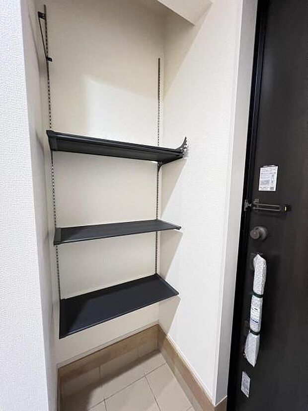 シューズクロークはご家族皆さまの靴がすっきりと片付きそうですね。