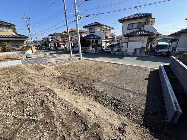 並列駐車4台可能なので、ご家族で複数台所有する際や来客時に役立ちます。