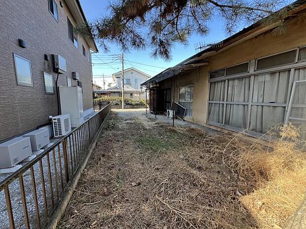 東側から撮影したお庭です。