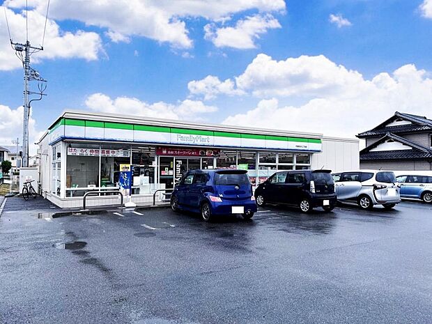 ファミリーマート 宇都宮五代二丁目店まで約450m(徒歩6分)
