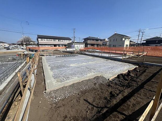 木造2階建て、耐震等級3級です。