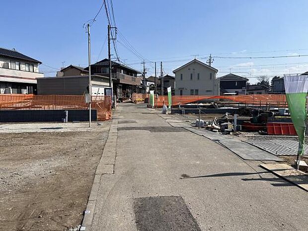 前面道路を含めた現地写真です。ぜひ周辺環境も併せてご覧ください。