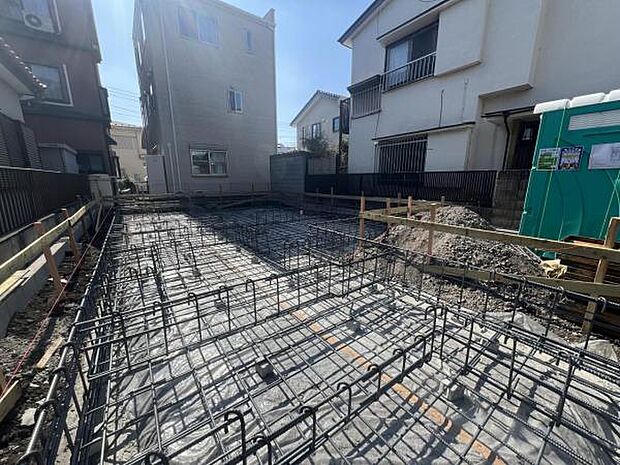 木造2階建てです。