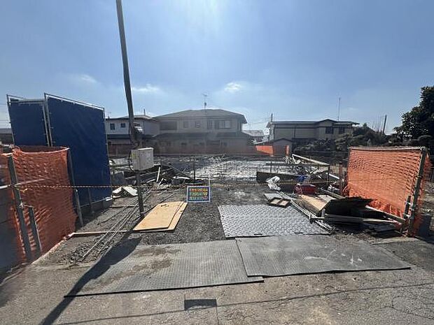 セカンドカーにも便利な並列駐車2台可能です。