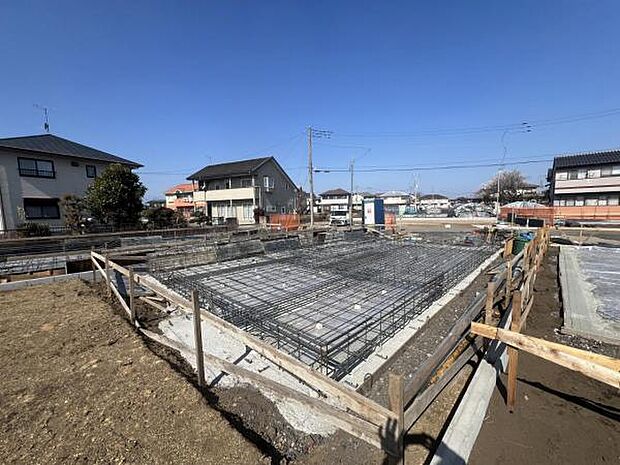 木造2階建て、耐震等級3級です。