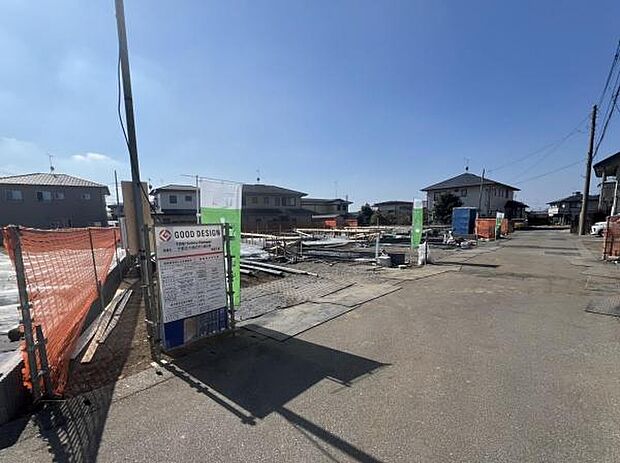 前面道路を含めた現地写真です。