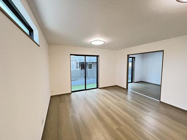 リビングダイニングになります。ご家族そろっての素敵な空間になりそうですね。