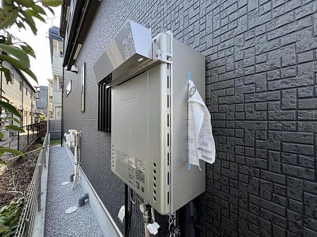 効率よくお湯を沸かす省エネ性の高い給湯器、エコジョーズを搭載。家計にも優しい住まいです。