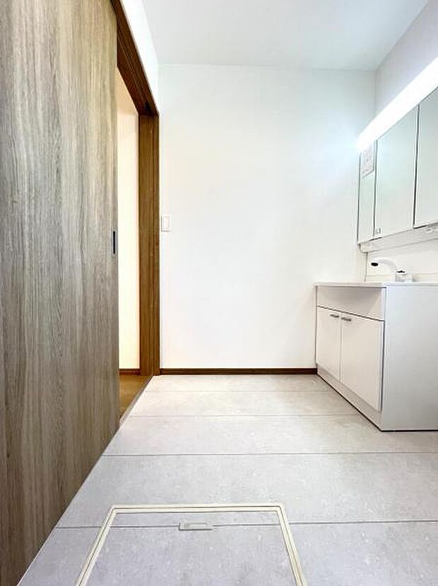 脱衣所は小さなお子様がいるご家庭にも重宝されます。