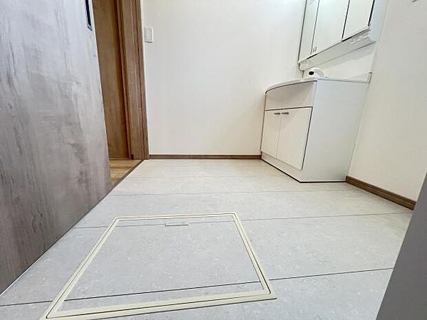 脱衣所は小さなお子様がいるご家庭にも重宝されます。