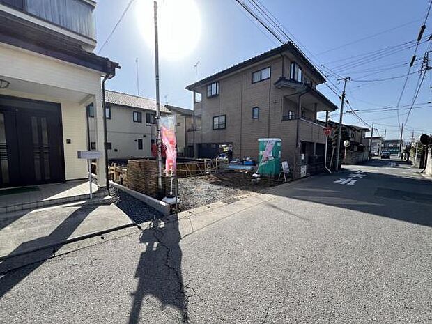 前面道路を含めた現地写真です。ぜひ周辺環境も併せてご覧ください。