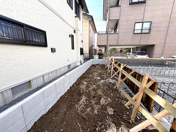 お庭があり、季節のお花を楽しんだり、お楽しみいただきます。