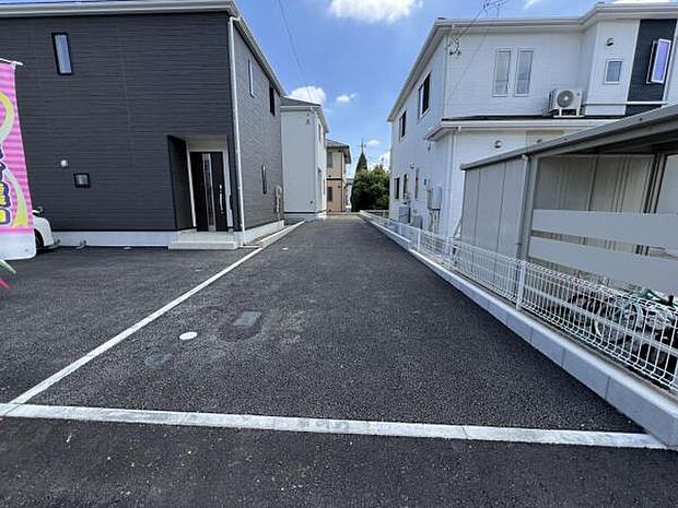 駐車場ももちろん完備しておりますのでお車所有の方にも心強いです。