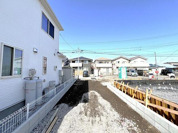 駐車場ももちろん完備しておりますのでお車所有の方にも心強いです。