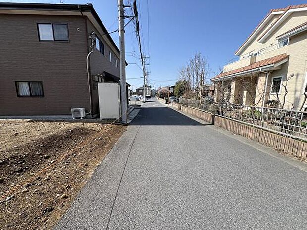 前面道路を含めた現地写真です。ぜひ周辺環境も併せてご覧ください。