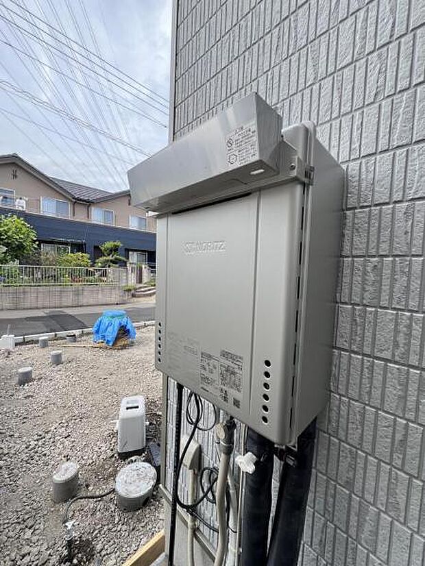 効率よくお湯を沸かす省エネ性の高い給湯器、エコジョーズを搭載。家計にも優しい住まいです。