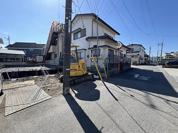 前面道路を含めた現地写真です。ぜひ周辺環境も併せてご覧ください。