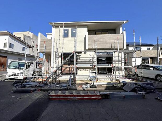 木造2階建てです。