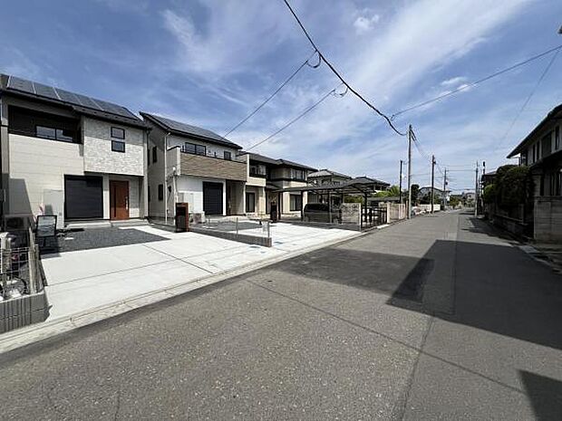 前面道路を含めた現地写真です。ぜひ周辺環境も併せてご覧ください。