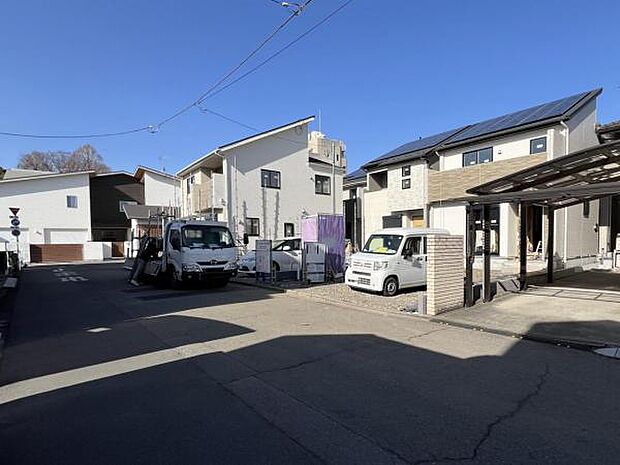 前面道路を含めた現地写真です。ぜひ周辺環境も併せてご覧ください。