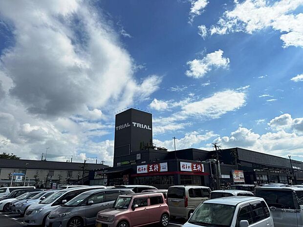 メガセンタートライアル宇都宮店まで約614m(徒歩8分)