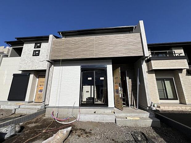 木造2階建てです。