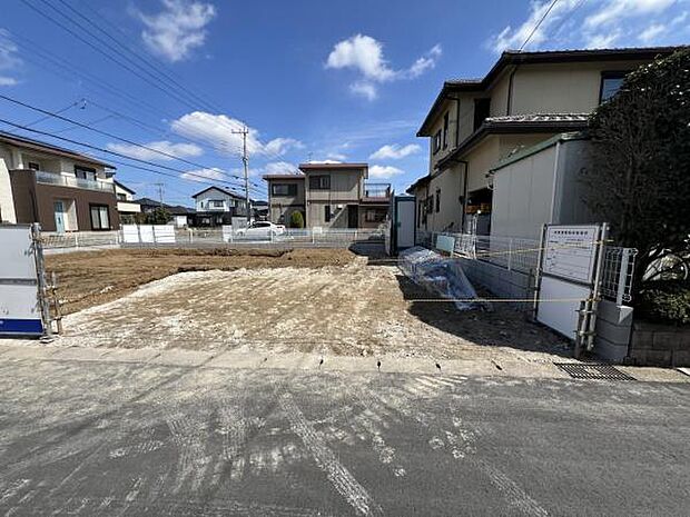 並列3台駐車可能なので、ご家族で複数台所有する際や来客時に役立ちます。
