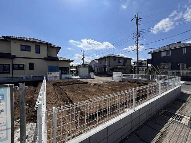 木造2階建て、耐震等級3級です。