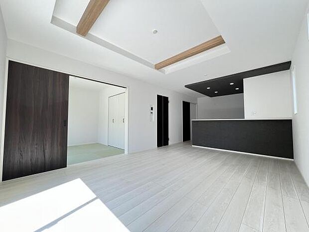 家族団らんの場所としてゆったりと居心地の良いリビングです。