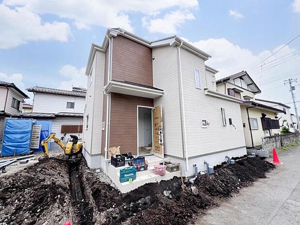 木造2階建てです。