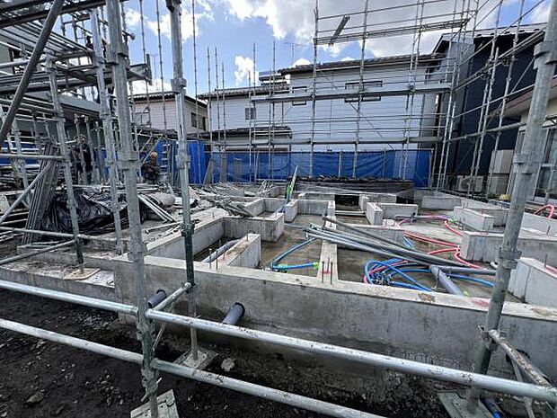 木造2階建てです。