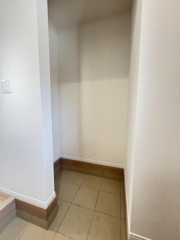 玄関がいつも片づくシューズインクローゼットがあります。