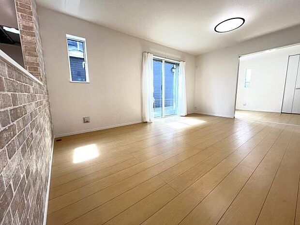 リビングダイニングになります。ご家族そろっての素敵な空間になりそうですね。