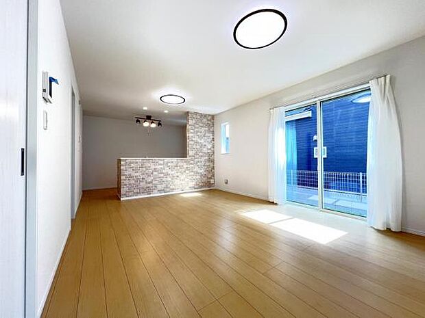 家族団らんの場所としてゆったりと居心地の良いリビングです。