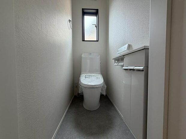 各階にトイレを設けており、ご家族が揃う時もゆとりをもってご利用いただけます。