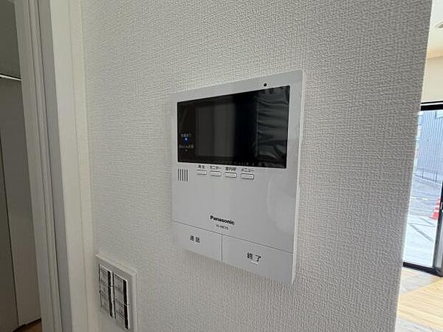 訪問者を確認できるTVモニター付きインターフォンです。
