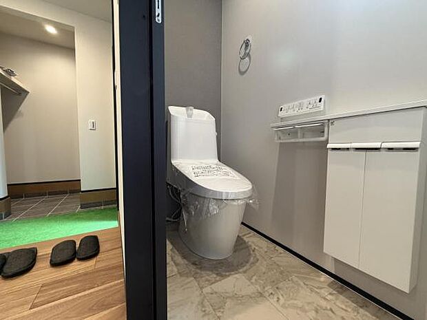 各階にトイレを設けており、ご家族が揃う時もゆとりをもってご利用いただけます。