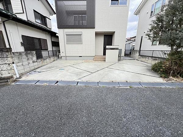 セカンドカーにも便利な駐車2台可能です。