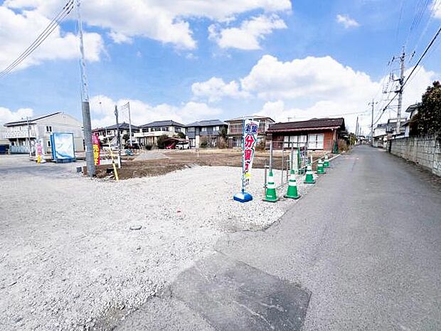 前面道路を含めた現地写真です。ぜひ周辺環境も併せてご覧ください。