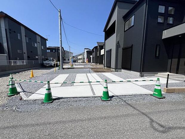 軽自動車含め3台停められます。