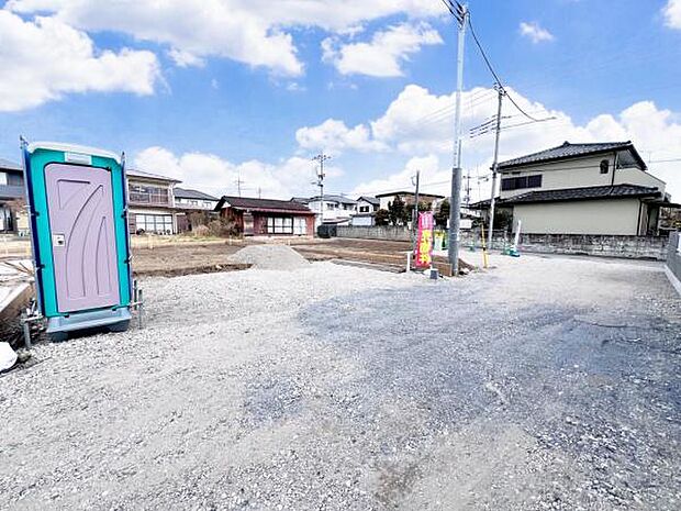 前面道路を含めた現地写真です。ぜひ周辺環境も併せてご覧ください。