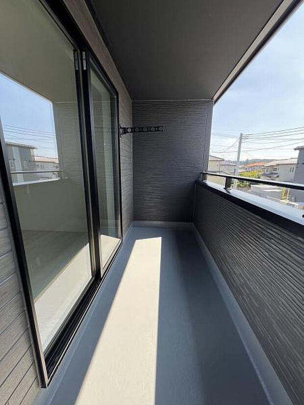 屋根付きのインナーバルコニーです。