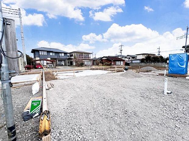 カースペースは車種により3台駐車可能です。