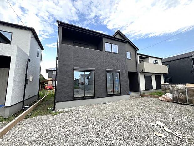 木造2階建てです。
